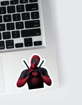 Deadpool srce 3 stiker za laptop